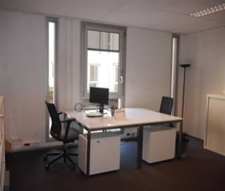 Bureau privé 20 m² 4 postes Location bureau Rue des Frères Caudron Vélizy-Villacoublay 78140 - photo 5